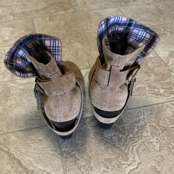 Ankle Boots - Picture 5 of 8